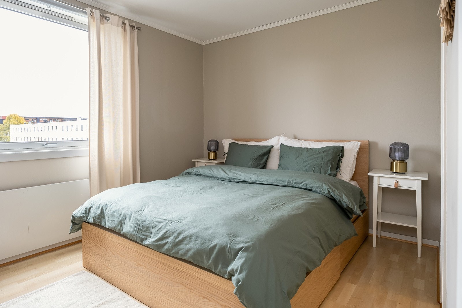 Romslig hovedsoverom på ca. 11,5 kvm. Galleribilde