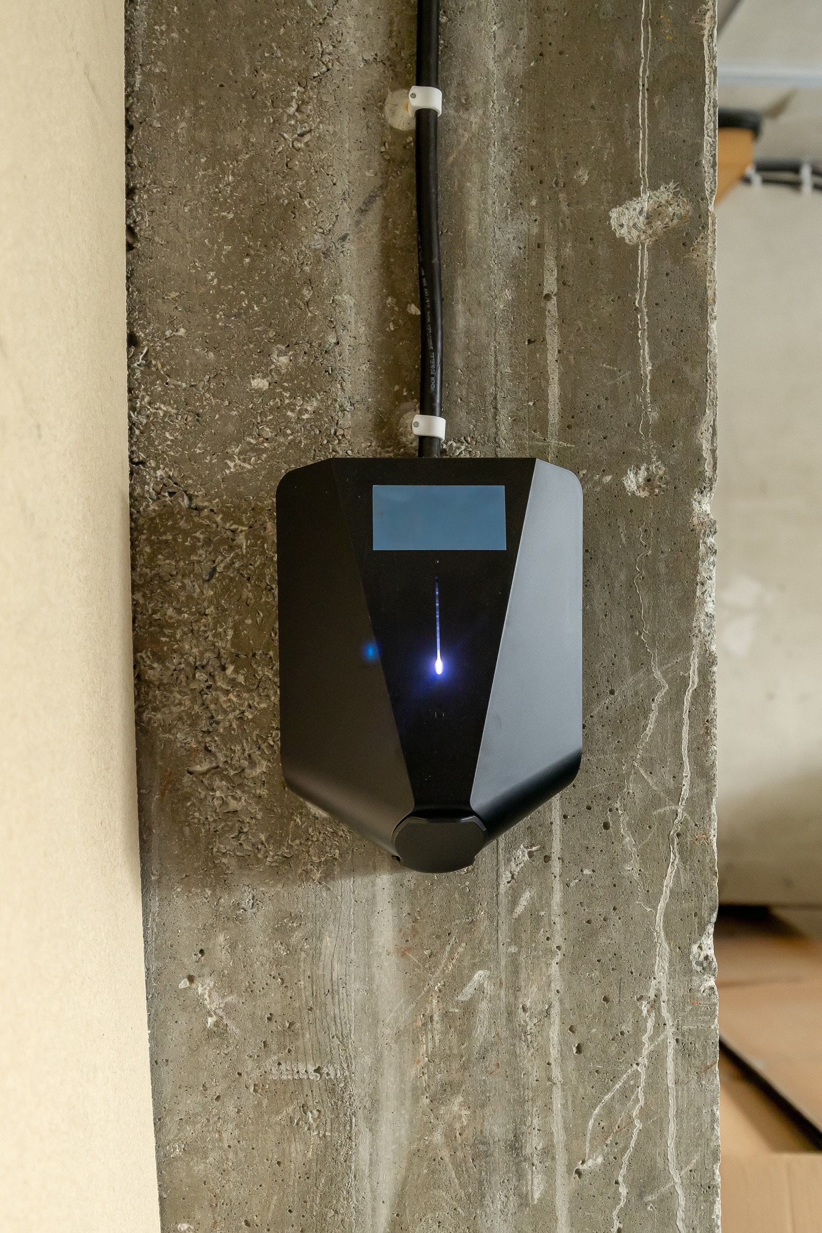 Det er etablert el-billader som medfølger i handelen. Galleribilde