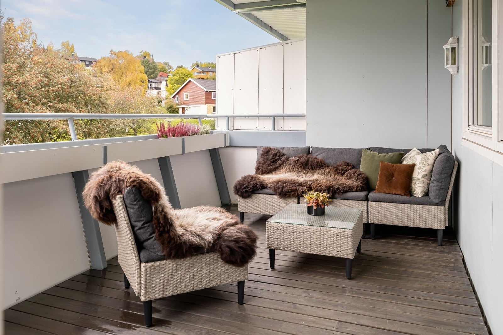 På Havstad er det store grøntareal, og du bor svært sentralt og barnevennlig med gangavstand til flere dagligvarebutikker, skole og barnehage. Galleribilde