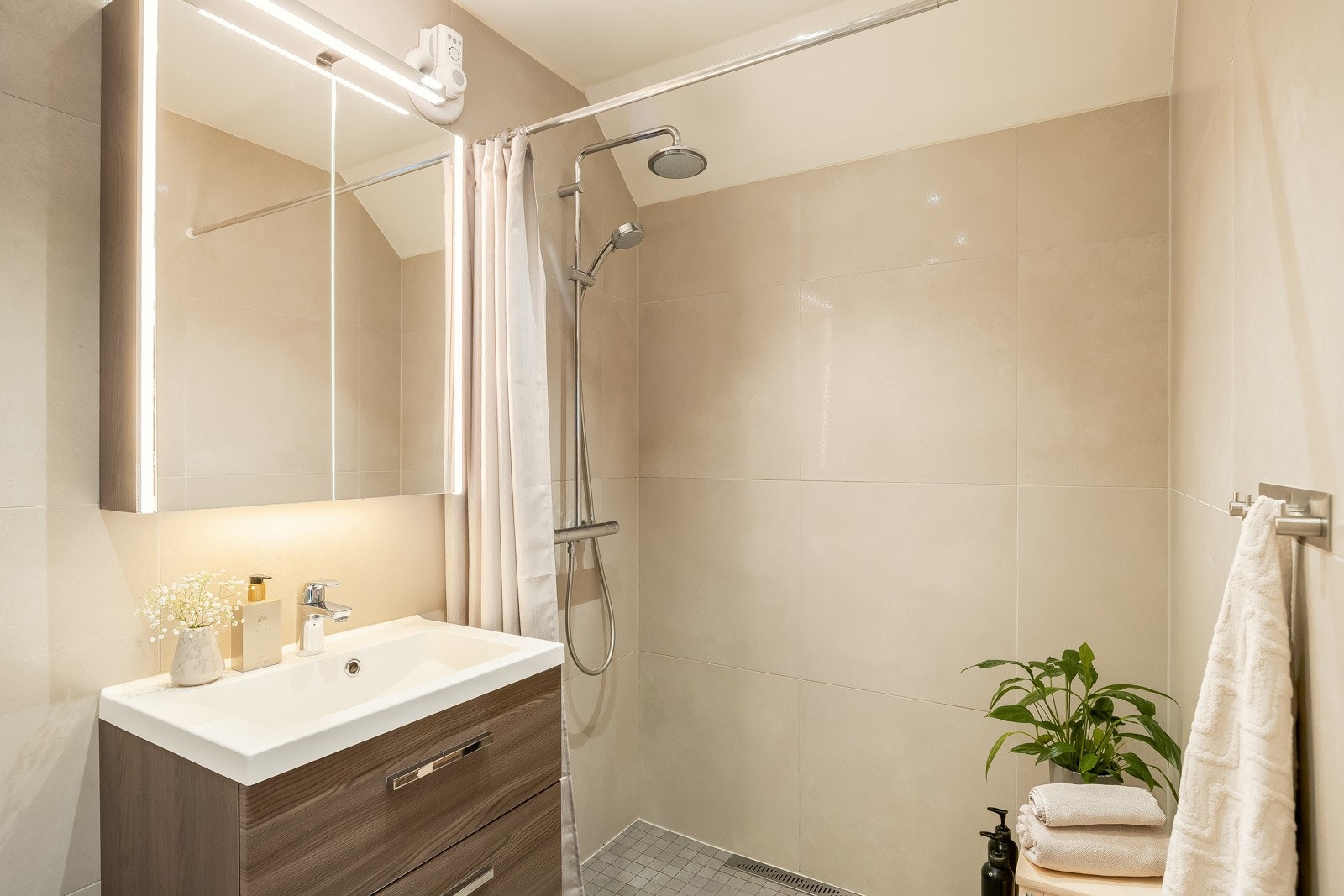 Ingen tegn til fukt eller skade iht. takstrapport, tilstandsgrad 1. Galleribilde