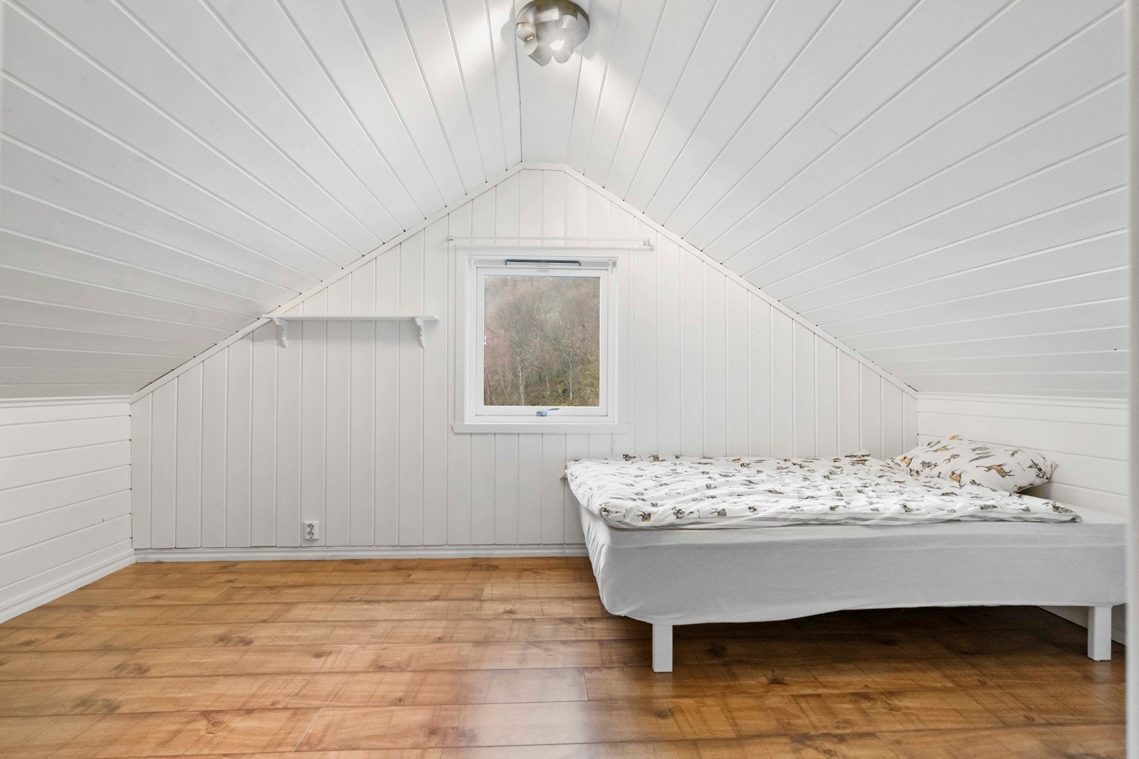 Soverom 1 av 2 på loft Galleribilde
