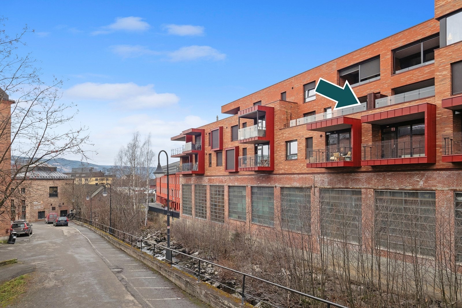 Leiligheten ligger i 2. etasje i bygg C langs idylliske Mesnaelva. Galleribilde