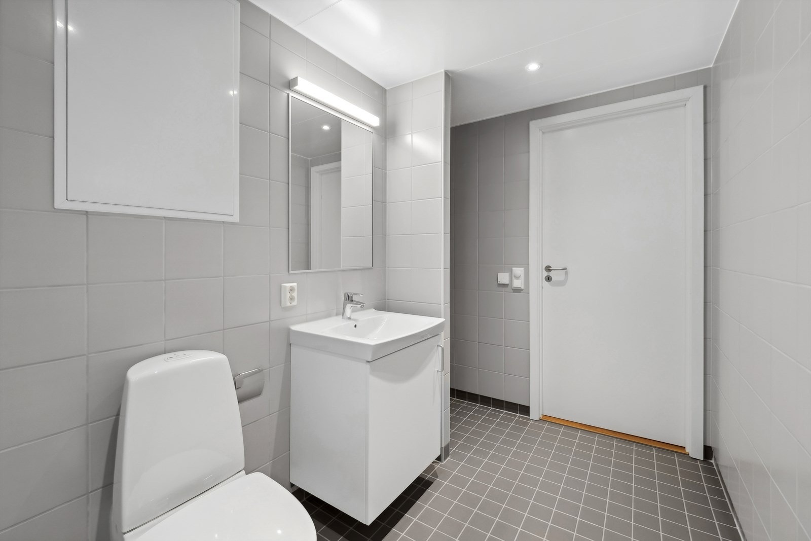 Begge baderom har behagelig gulvvarme. Galleribilde