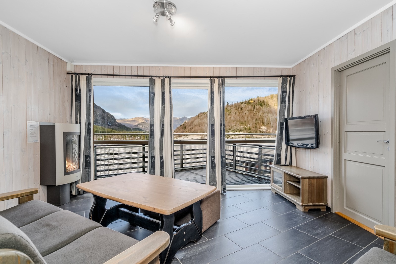 Velkommen til Skiheisvegen 30 C, presentert av Schala & Partners ved Marcus Egeland, tlf. 98 03 91 50. Galleribilde