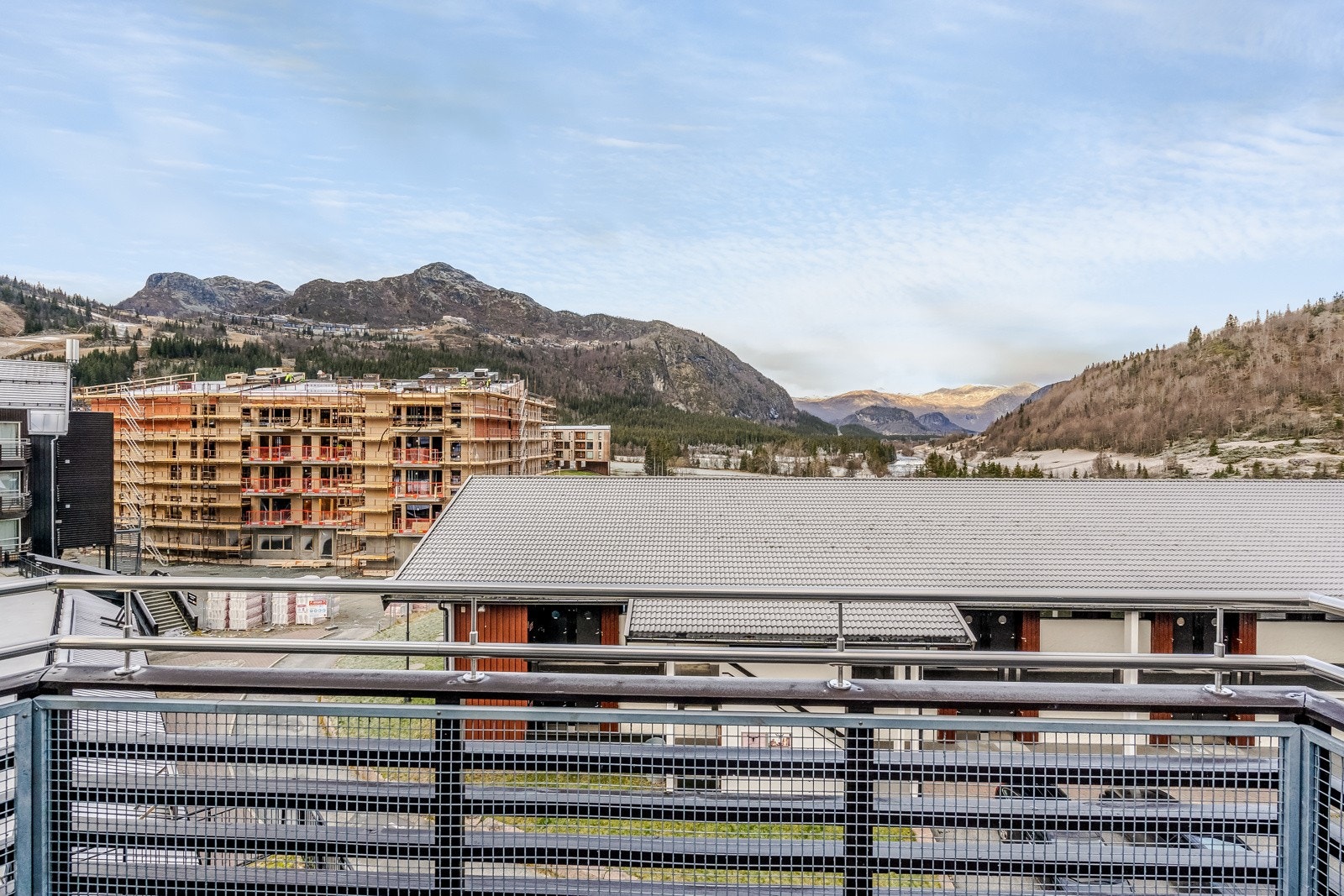 Balkongen kan by på gode solforhold og flott utsikt! Galleribilde