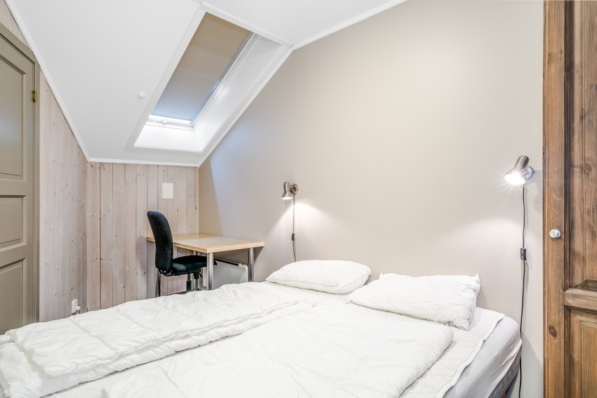 Soverommene har god plass til seng og en oppbevaringsløsning. Galleribilde