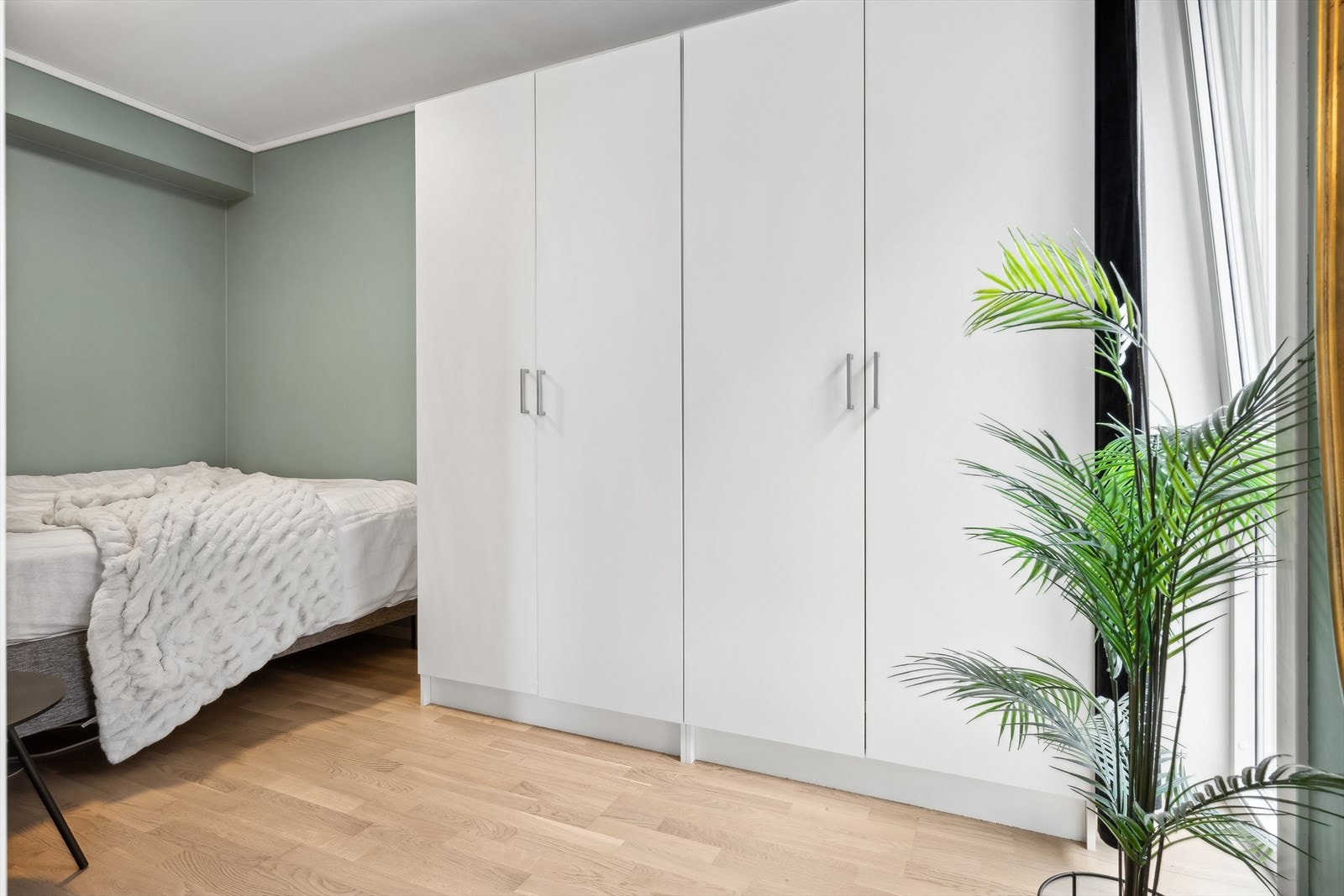 Rikelig med plass for gode garderobeløsninger Galleribilde