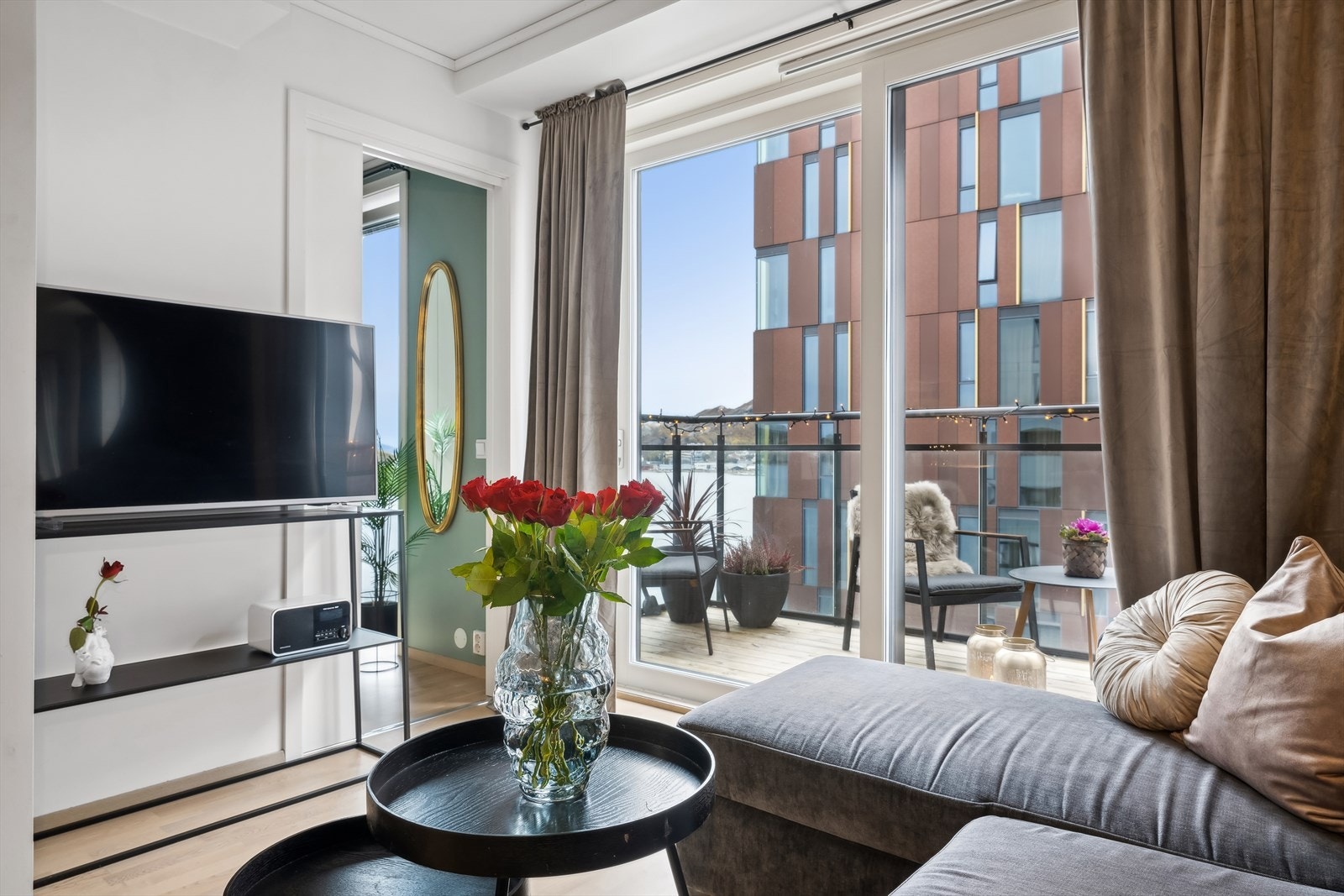 Leiligheten er fint plassert i 8. etg av bygget Galleribilde