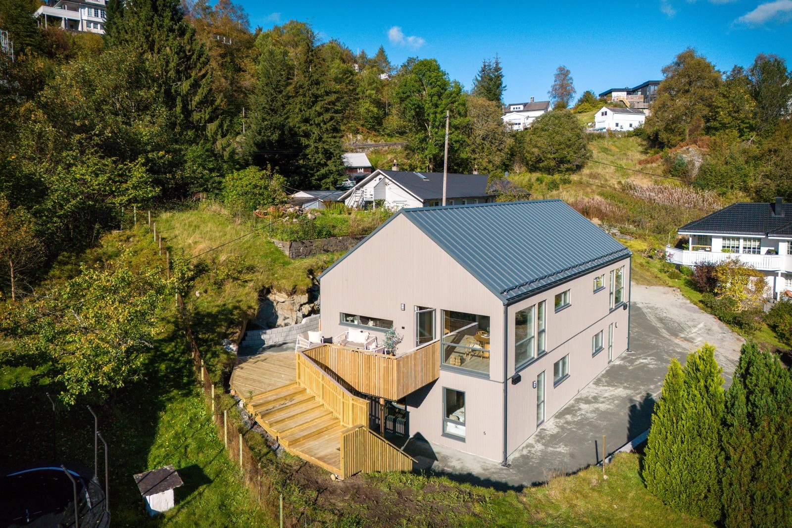 Ulsmågvegen 41A presenteres av Thor Kristian Johannessen ved Eiendomsmegler 1. Galleribilde