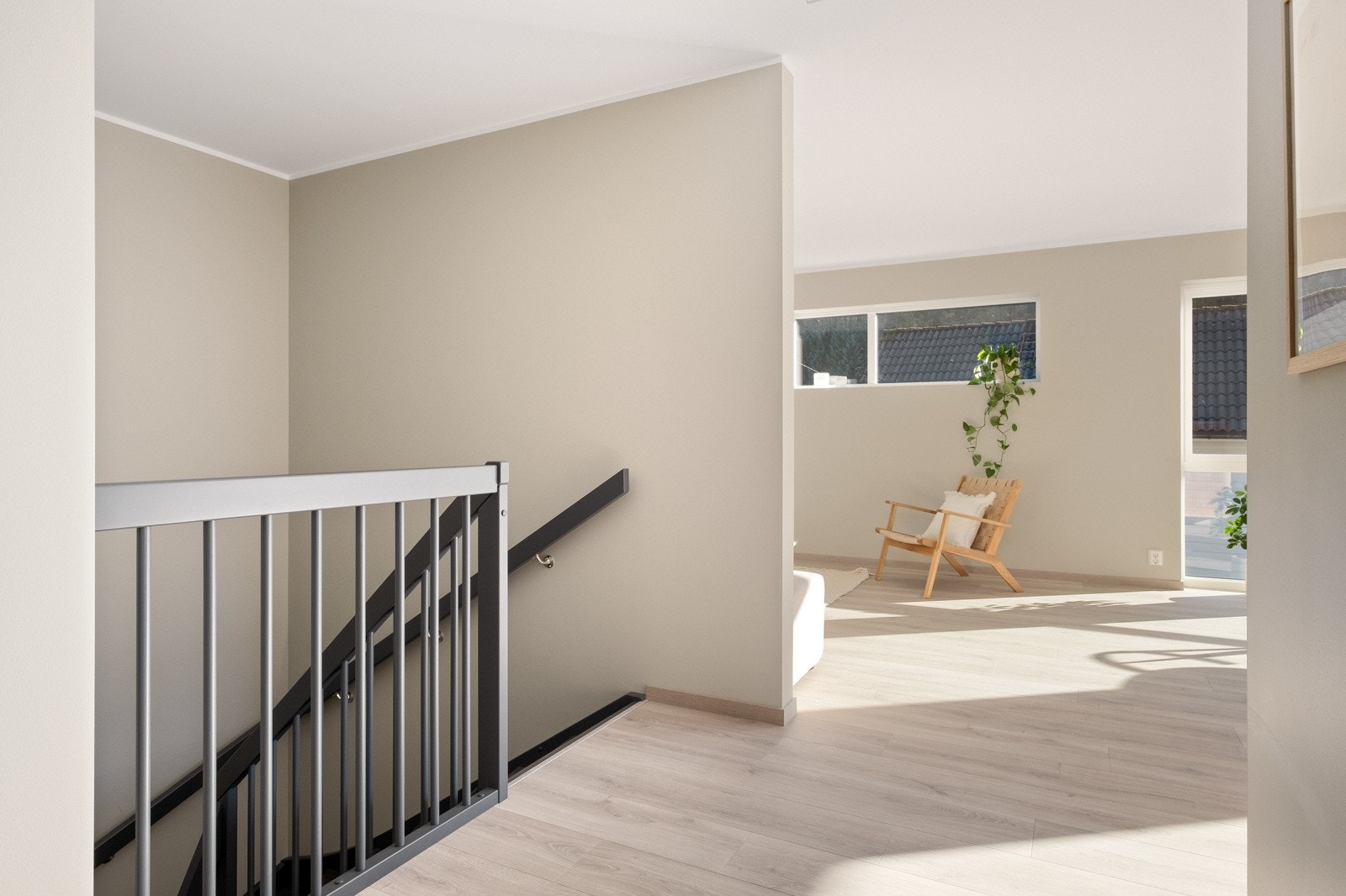 Velkommen inn! Det første som møter deg er et lys og innbydende inngangsparti på 9,6 kvm Galleribilde