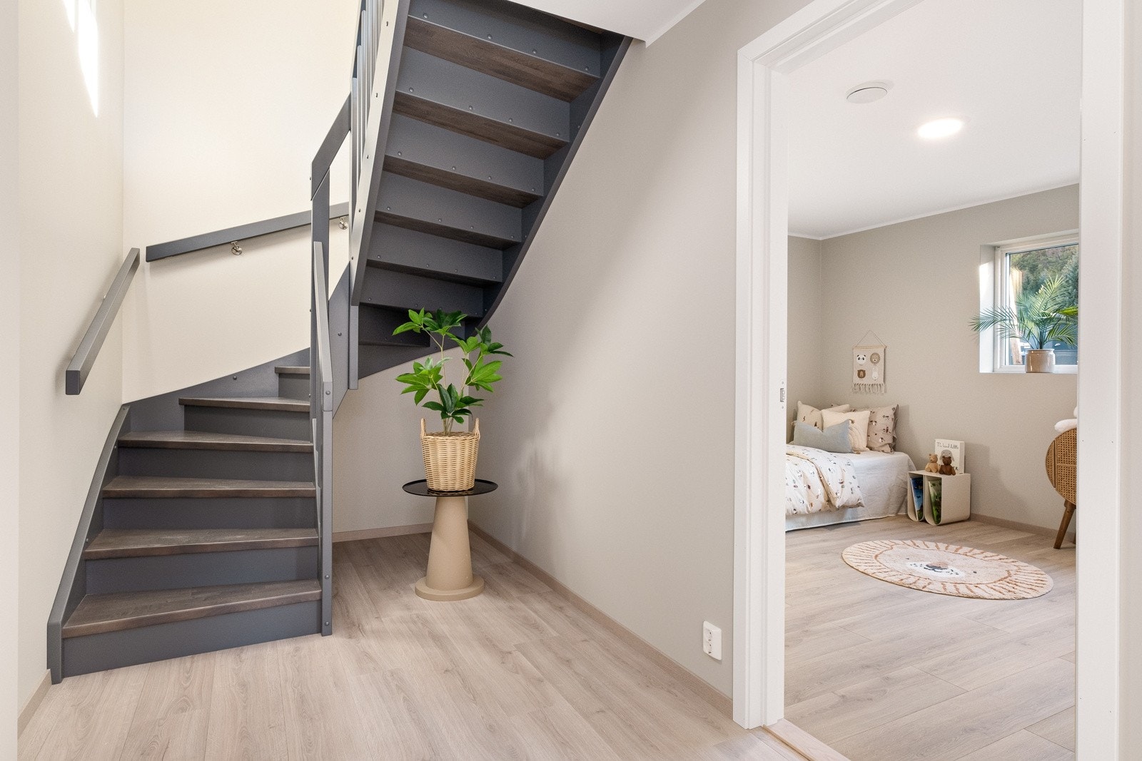 Vi tar turen ned til 1.etasjen, Galleribilde