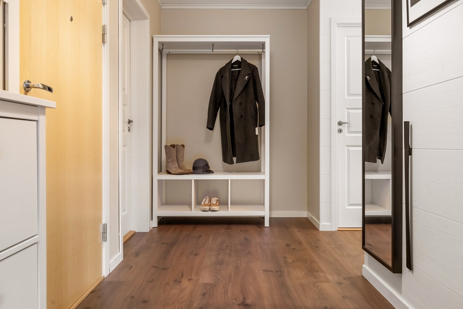 Stor entre med god plass til ønsket innredning Galleribilde