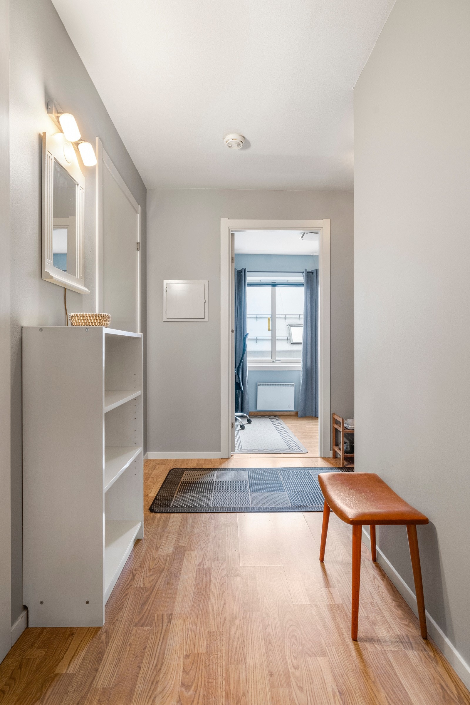 Fra gangen mot soverom II Galleribilde