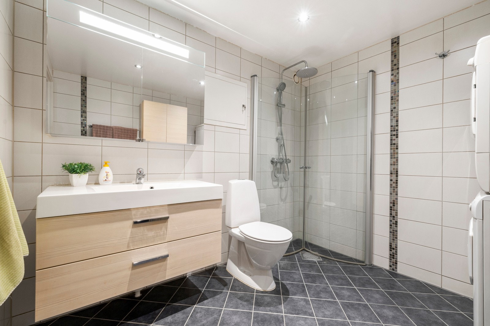 Badet er bygget i regi av brl i 2011. Meget praktisk innredet og romslig. Galleribilde