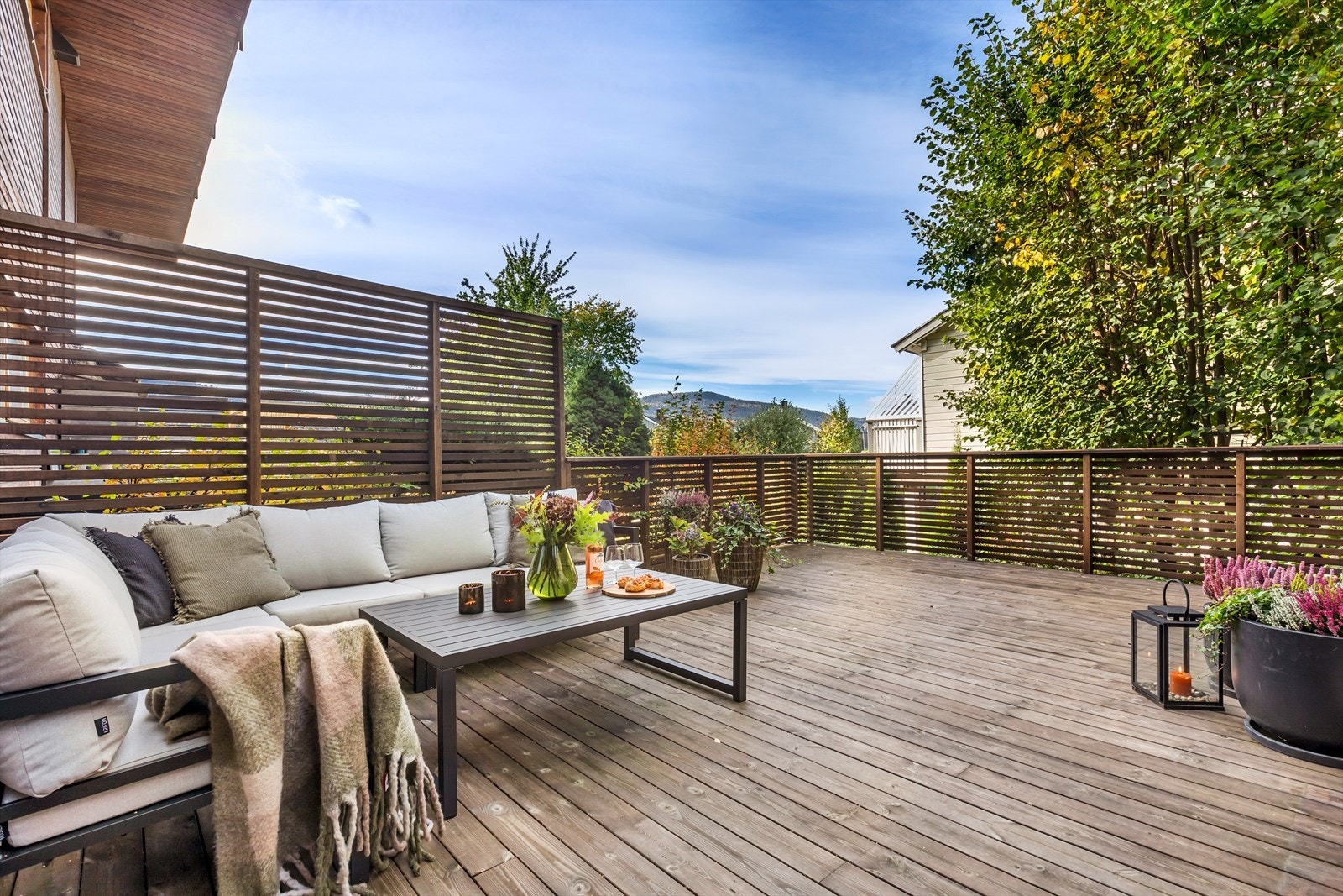 Terrassen er stor nok for innredning i flere soner dersom ønskelig Galleribilde