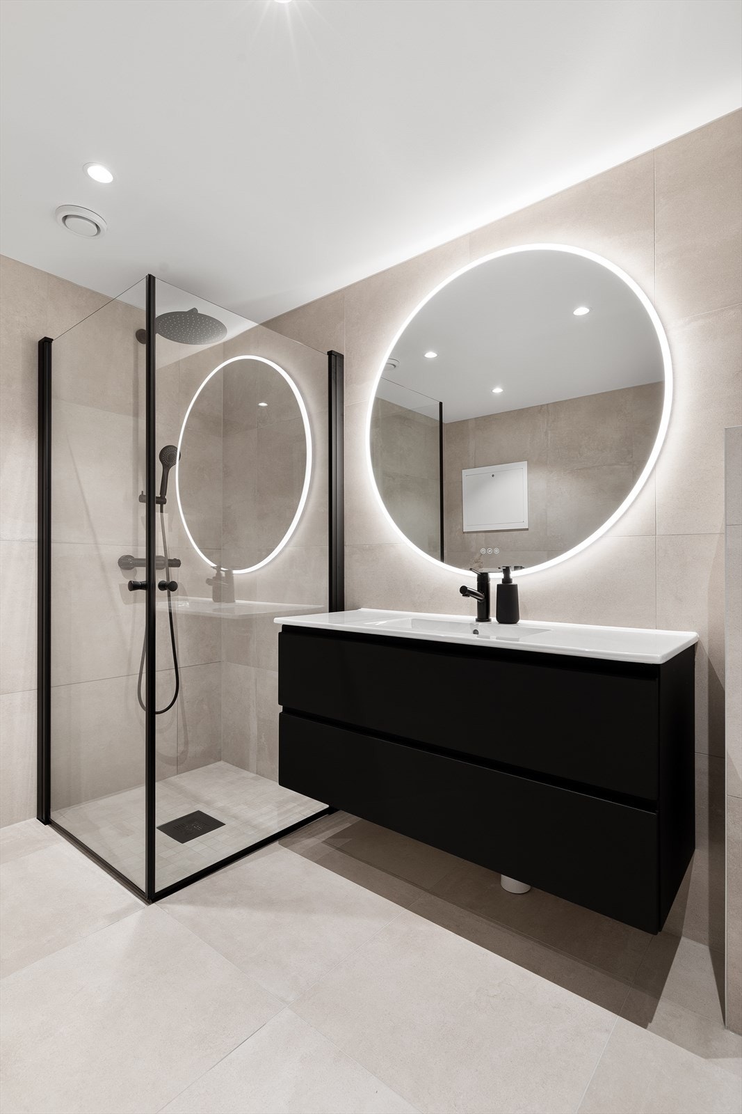 Rundt speil med integrert ledlys Galleribilde