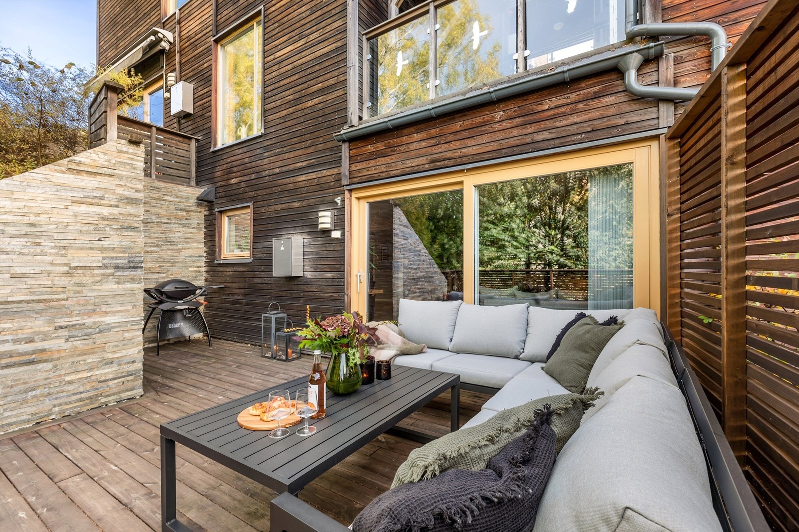 Terrassen ble oppgradert med nye terrassebord i 2021 Galleribilde