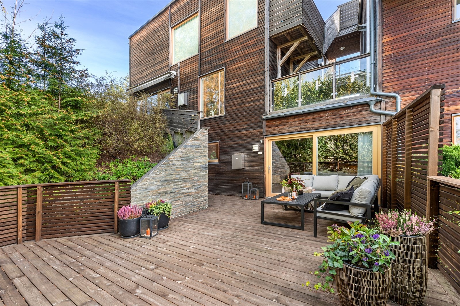 Terrassen ligger skjermet til for innsyn Galleribilde