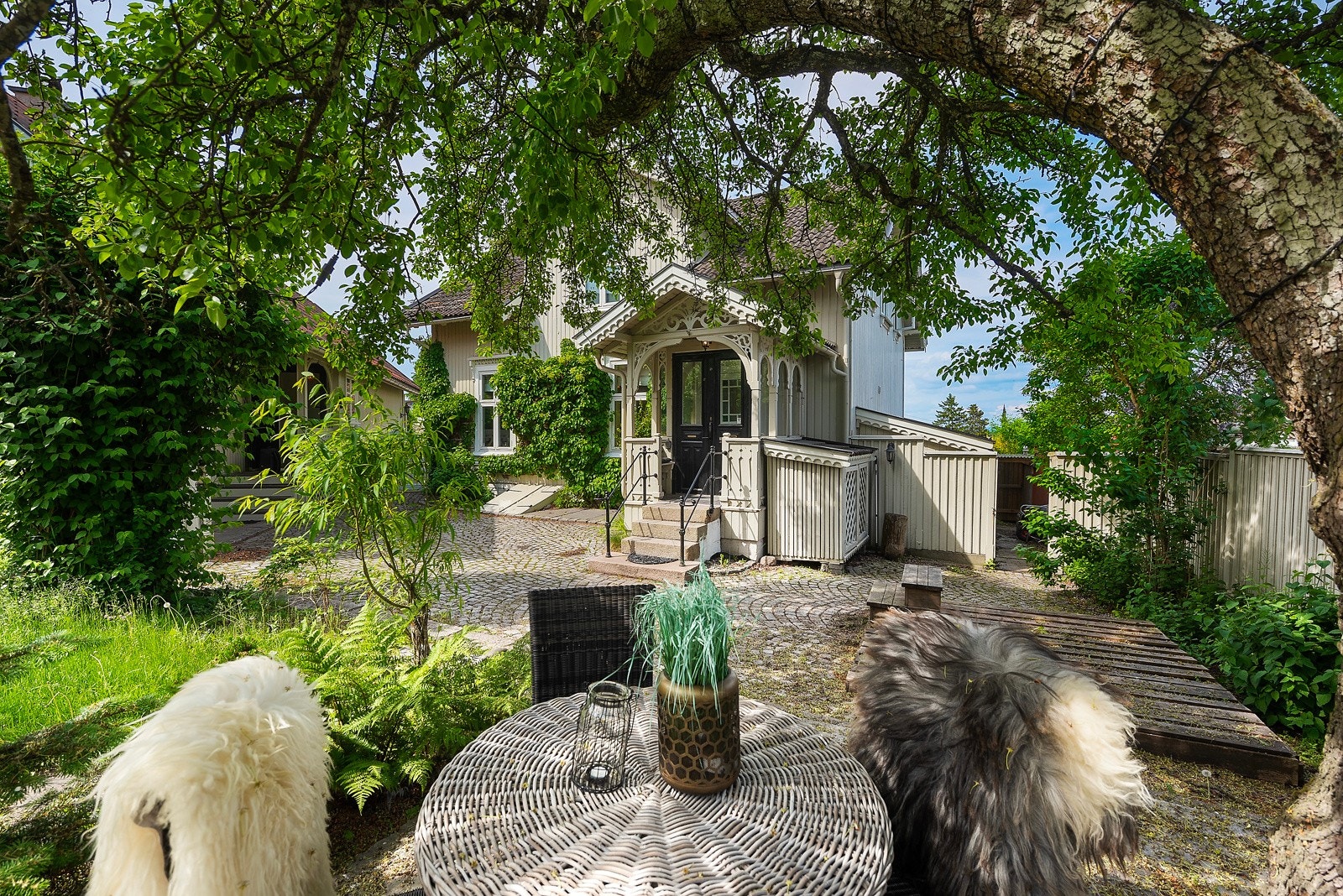 Eneboligen er oppført 1855 og gir deg en god opplevelse og vil nok smelte ditt hjerte Galleribilde