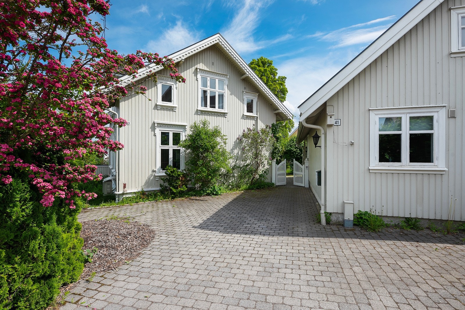 Nydelig og skjermet bakgård som må oppleves Galleribilde