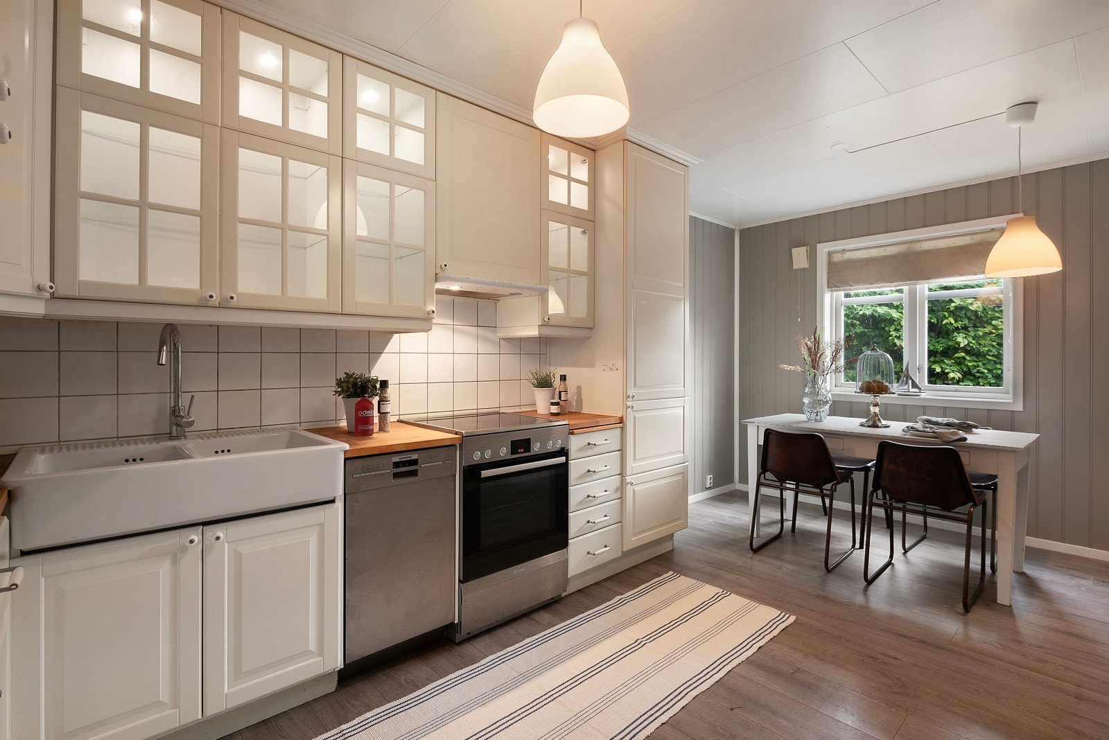 God plass til spisebord Galleribilde