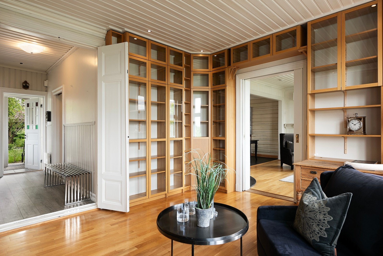 Da er vi i stue nr 3 som i dag brukes til et bibliotek. Galleribilde