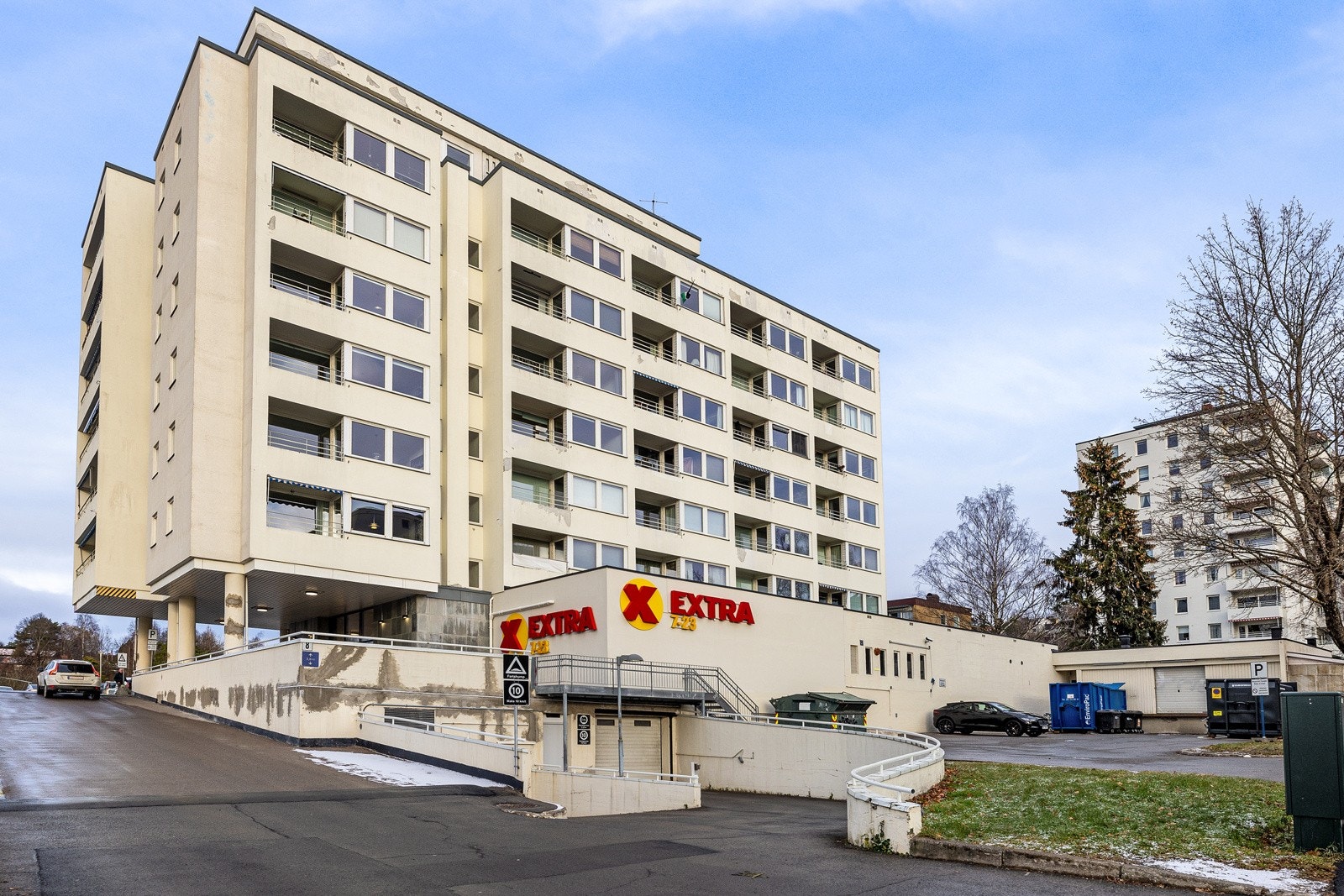 Dagligvarebutikk rett utenfor. Galleribilde