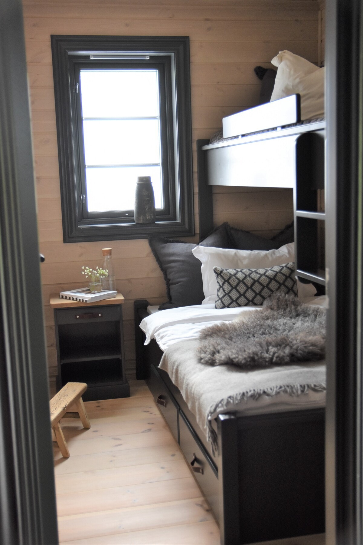 Det er 3 gode soverom på hovedplan Galleribilde