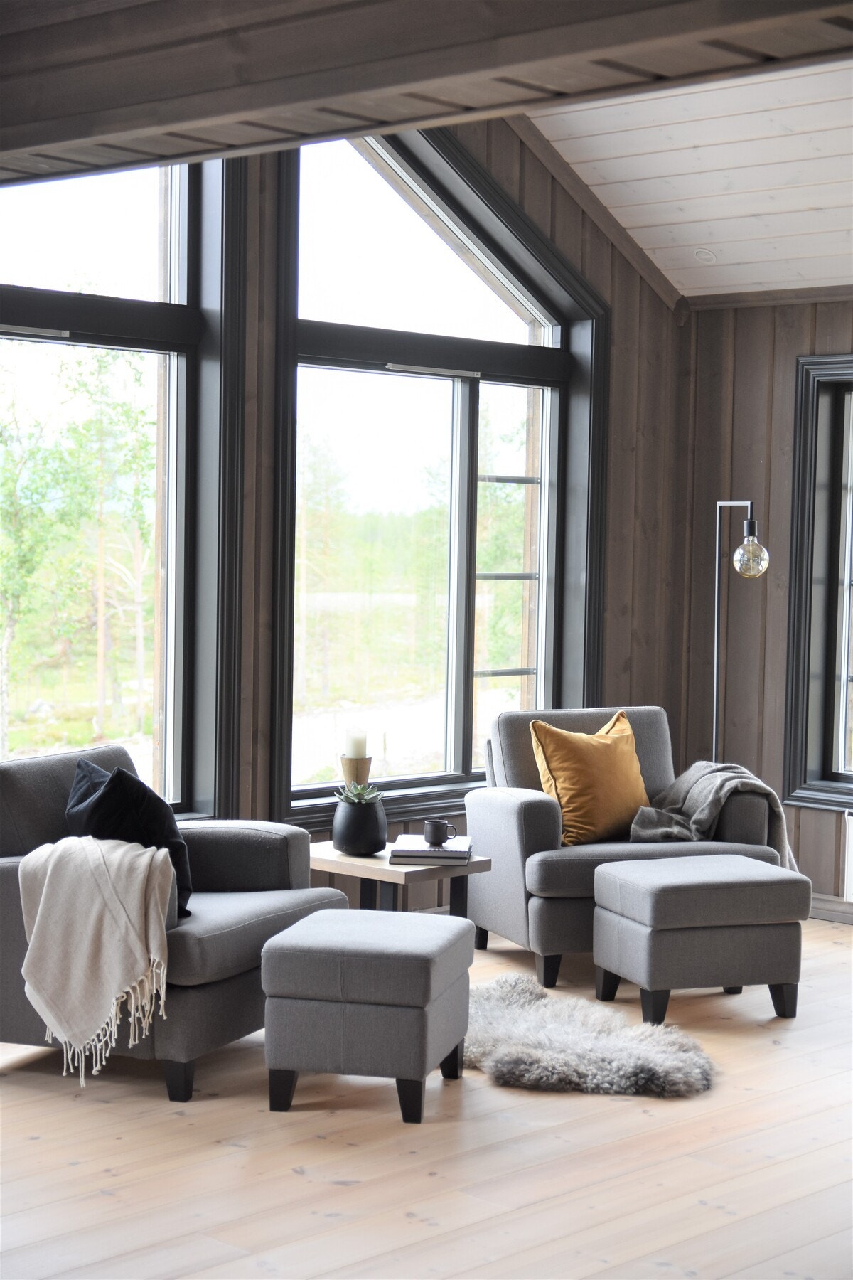 Storeble Panorama har en luftig og romslig stue Galleribilde