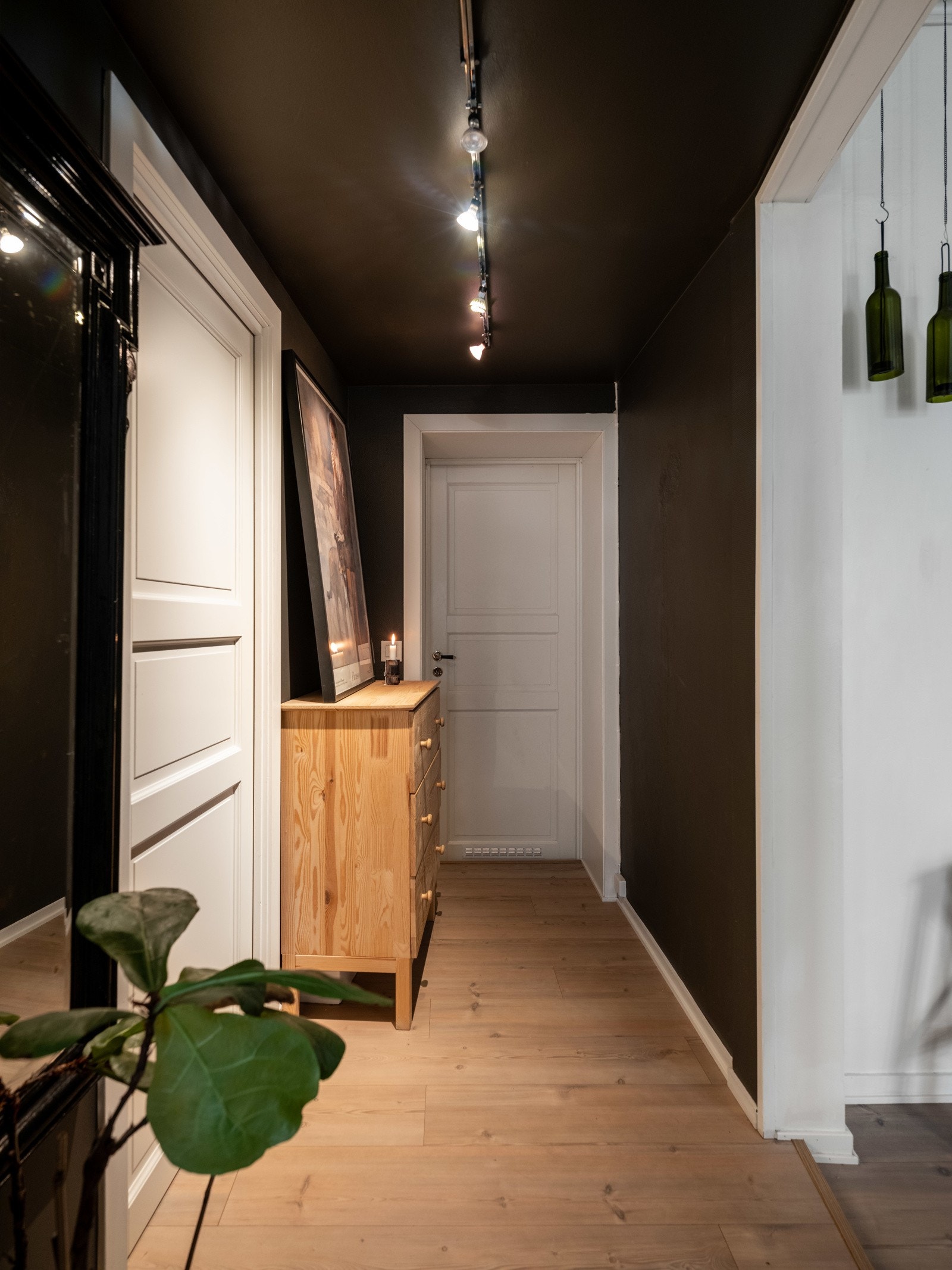 Gang utenfor soverom, her har man direkte tilgang til garderoberom og i enden av gangen er badet. Galleribilde