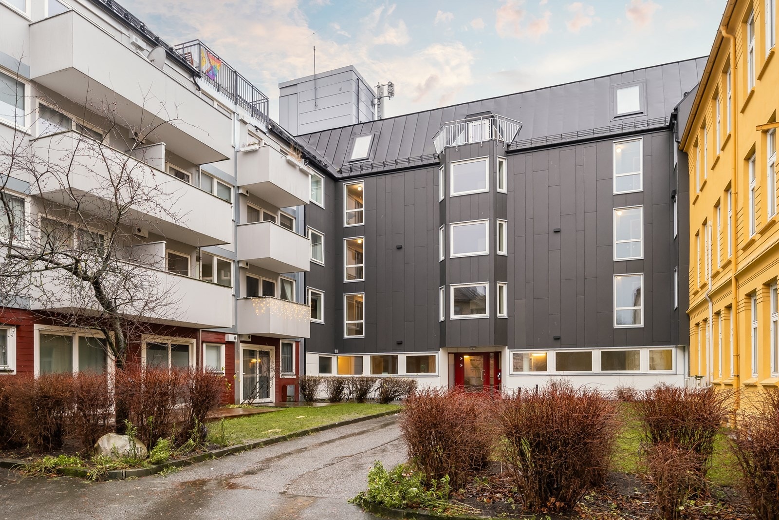 Leiligheten disponerer en bod og en matbod i kjeller. Galleribilde