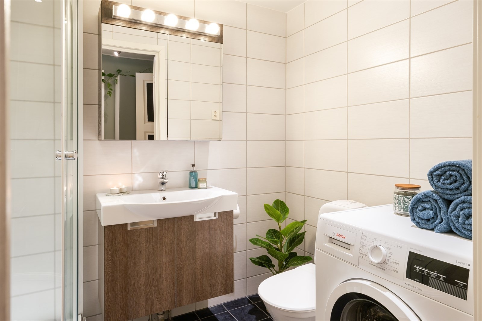 Baderommet ble pusset opp i 2012 og er på 3,9 m². Galleribilde