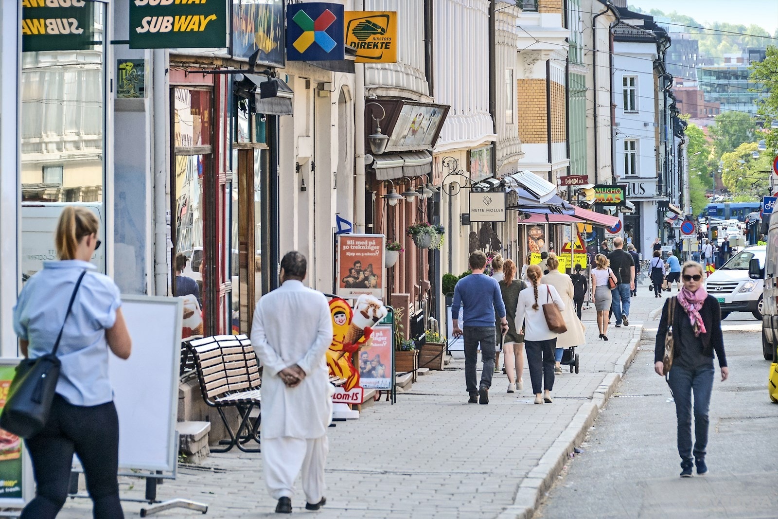 I nærområder er det alt av butikker og servicetilbud. Galleribilde