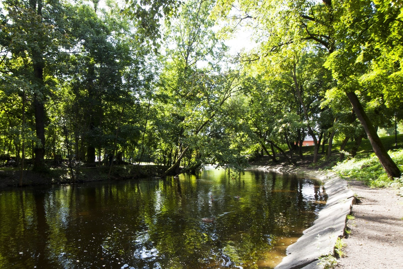 Man kan gå langs Akerselva helt fra Stilladammen ned til Bjørvika. Galleribilde