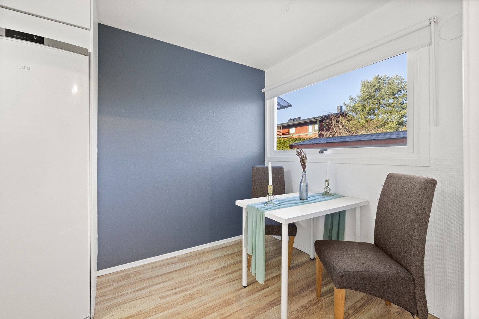 Koselig spiseplass på kjøkkenet. Galleribilde