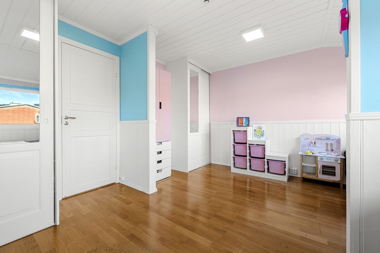 Du kan fint lukke veggen igjen og gjøre det om til de opprinnelige to soverommene. Galleribilde