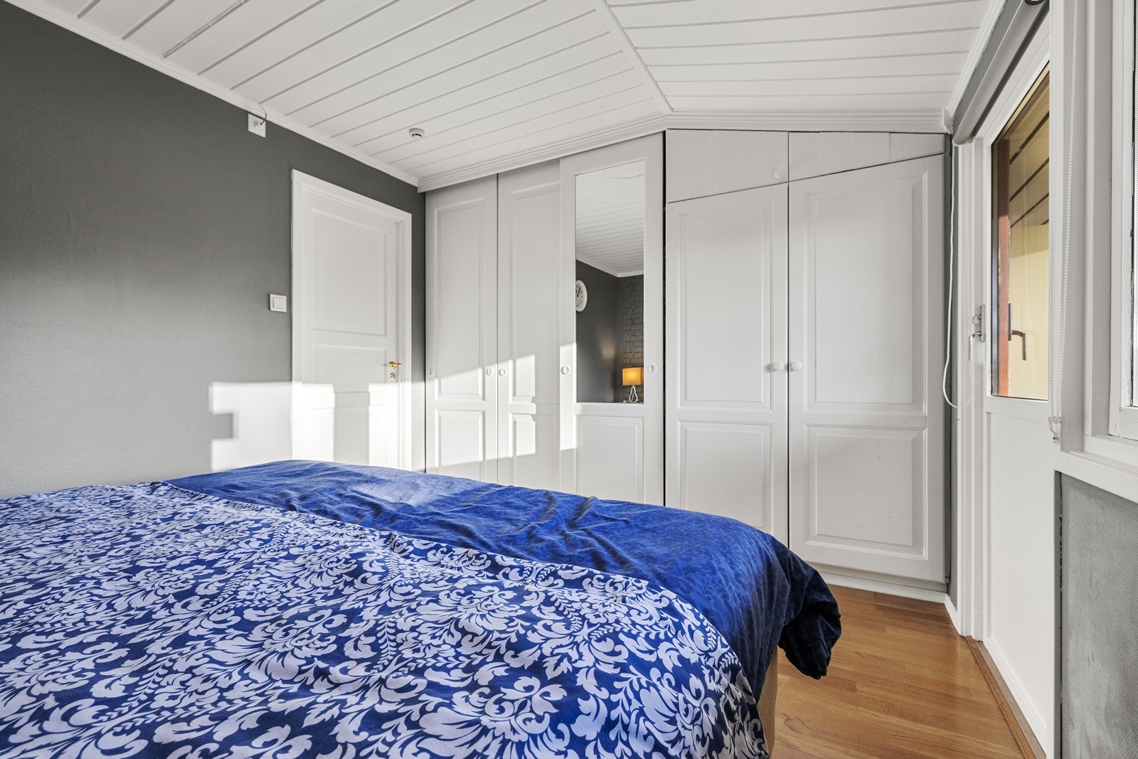 Fra soverommet har du direkte utgang til balkong på ca. 5m². Galleribilde