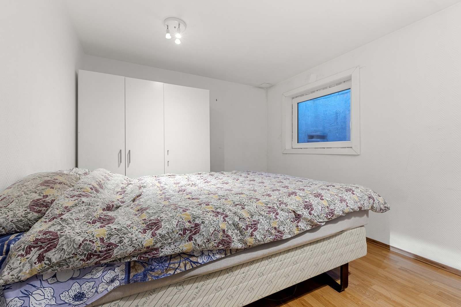 Bod som i dag er innredet til soverom. Galleribilde