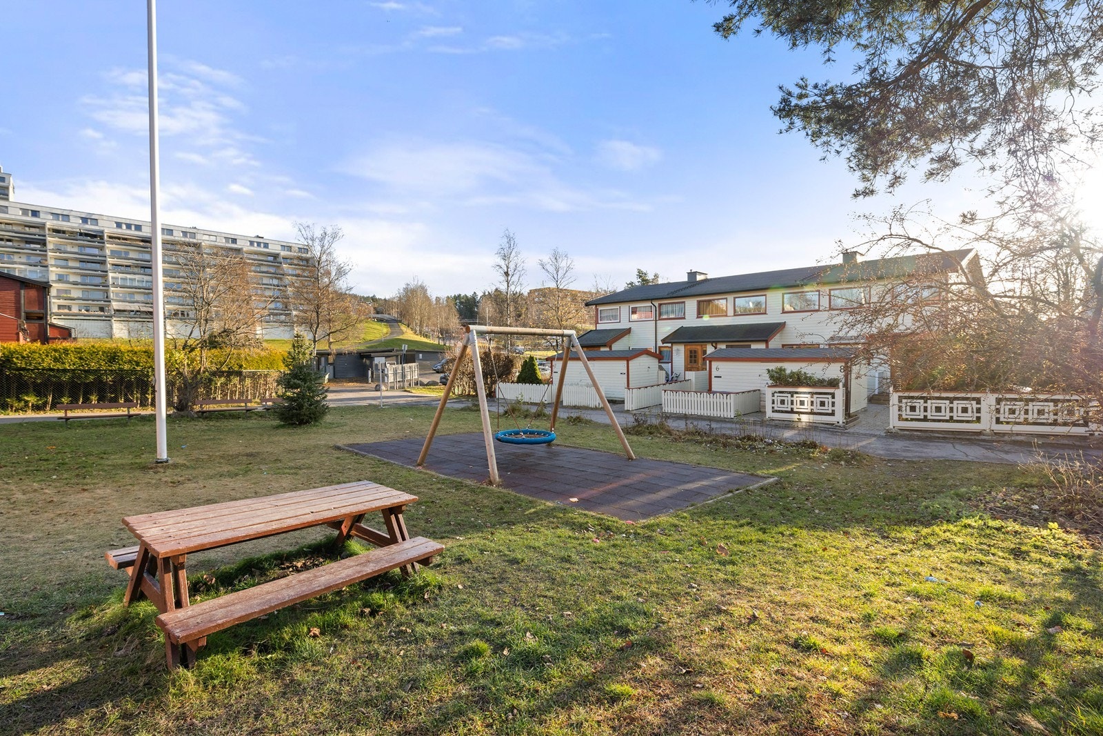 Familievennlig område med lekeplass rett ved. Galleribilde