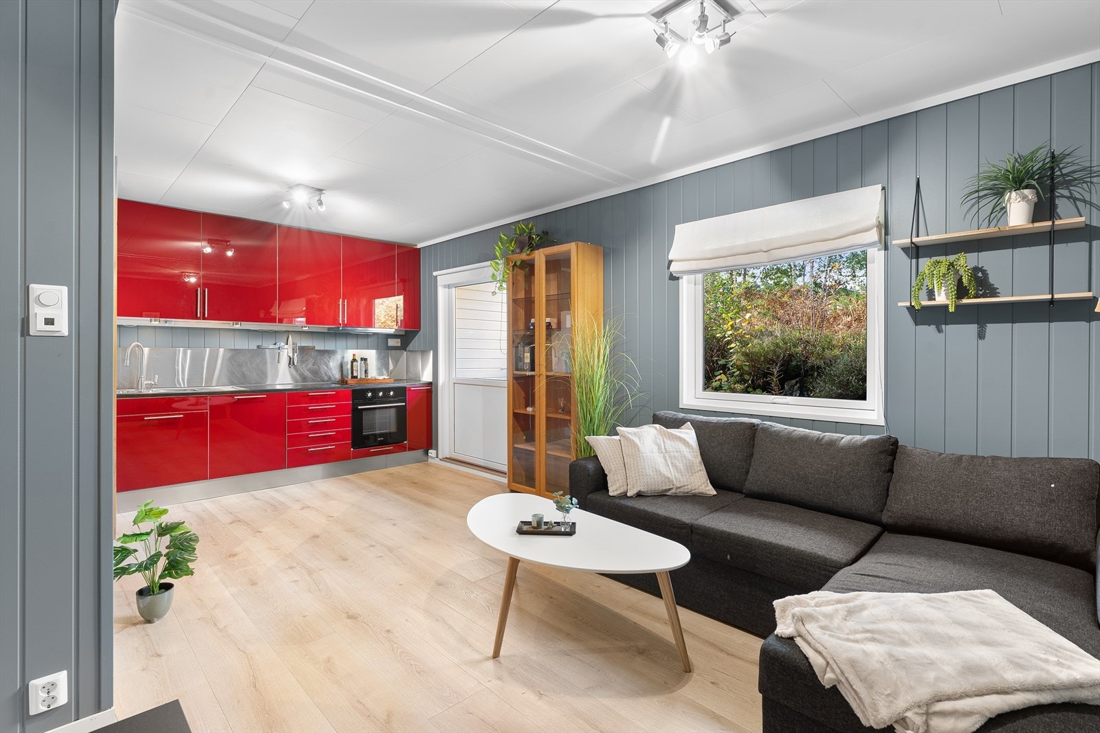 Lys og innbydende hybelleilighet med praktisk planløsning Galleribilde