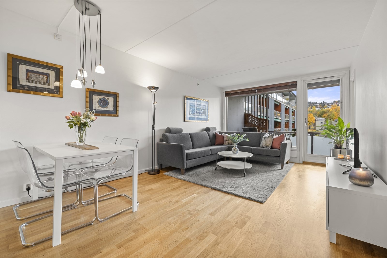 Dette er en lys og pen 2-roms med naturskjønt utsyn. Galleribilde