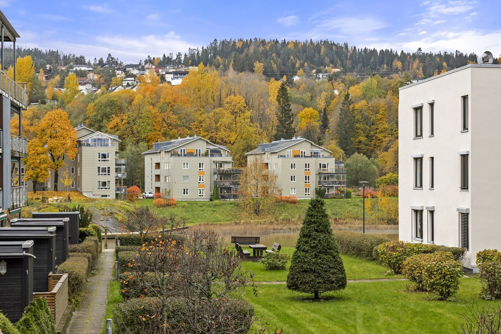 Herfra har du flott utsyn over fellesarealene mot Nitelva og over mot Rælingen. Galleribilde