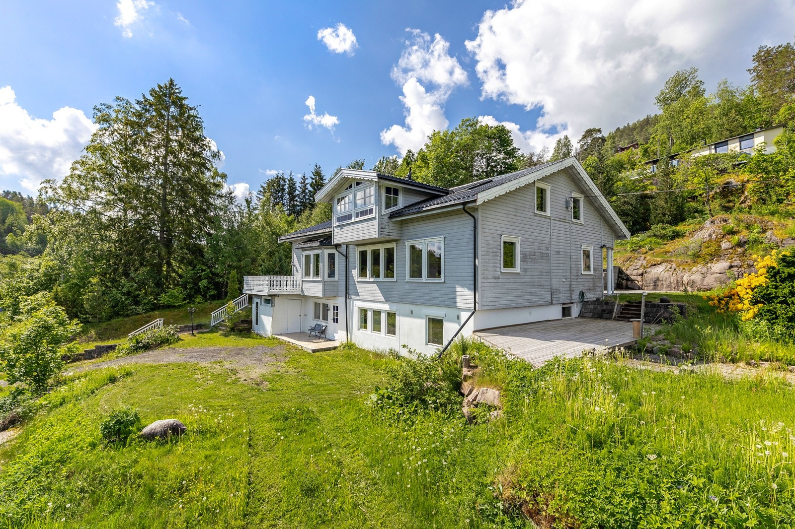 Eneboligen har egen utleiedel i underetasjen. Galleribilde