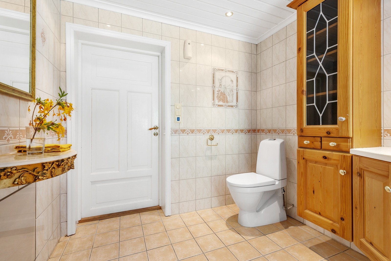 Bad med fint eldre detalj. Galleribilde