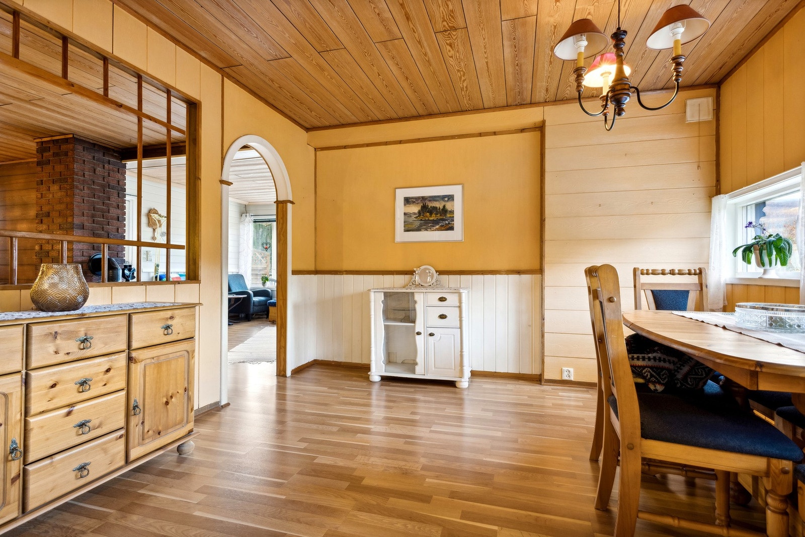 Her er det god plass til ett spisebord med størrelse. Galleribilde