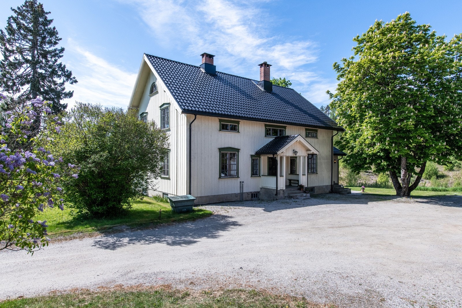 Velkommen til Lillestrømveien 707- en romslig og innholdsrik familiebolig over tre plan. Galleribilde