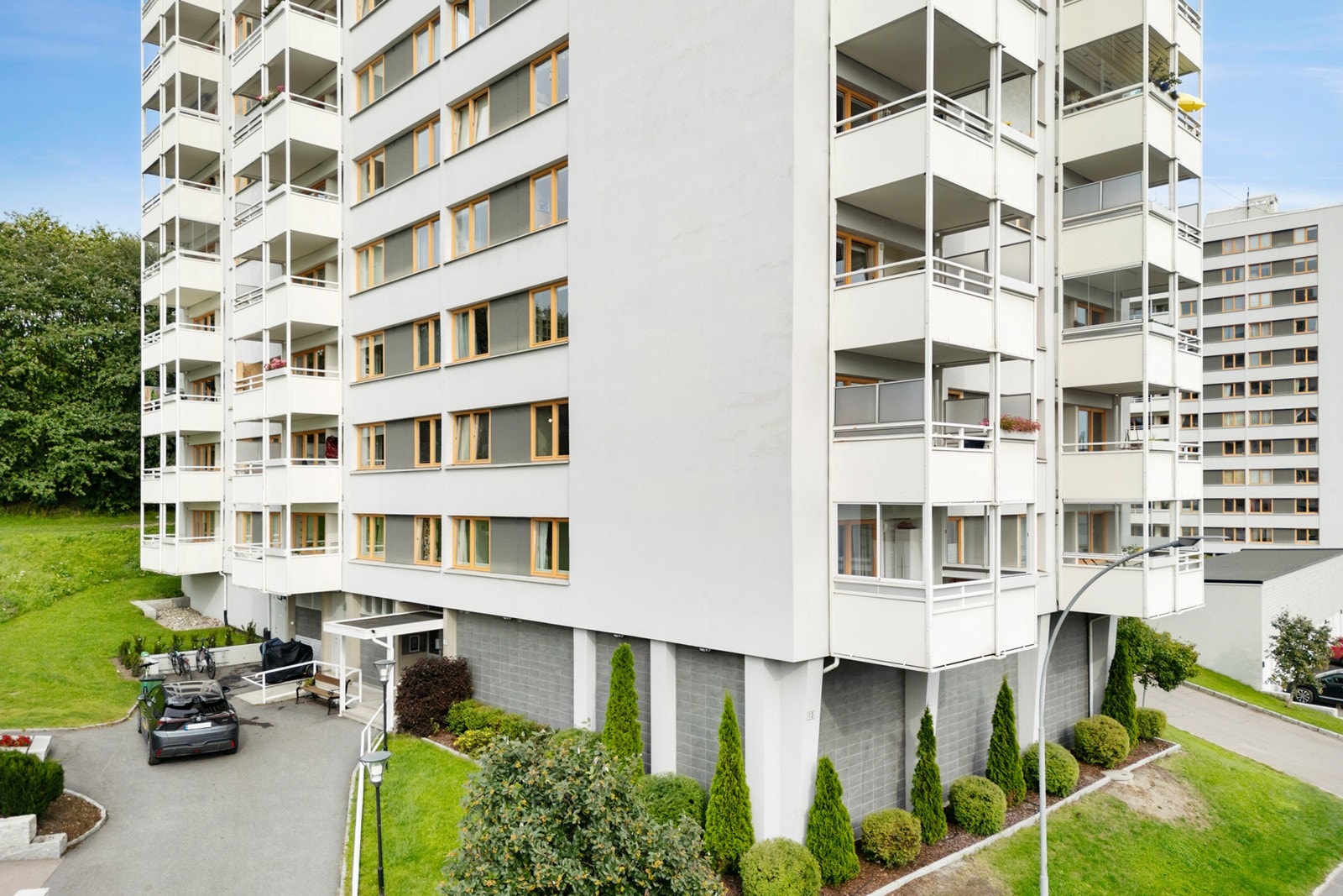 Leiligheten har rikelig med oppbevaringsplass med to kjellerboder med hylleløsninger. Galleribilde