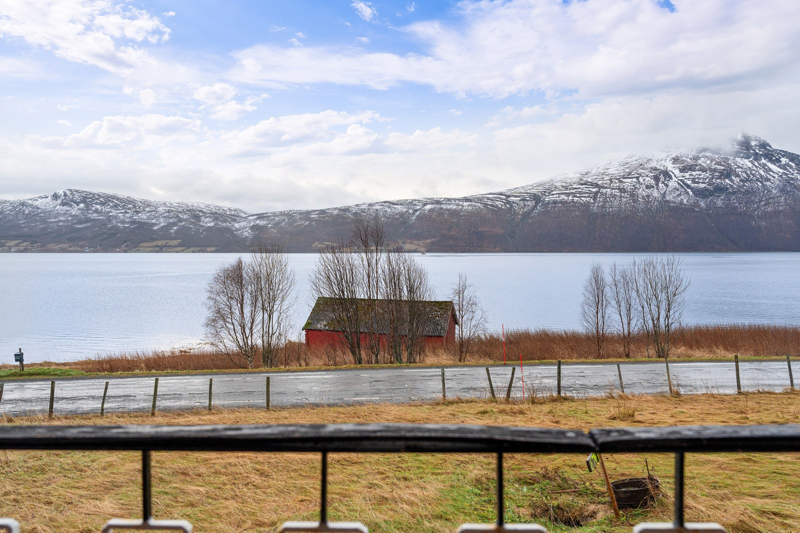 Veranda med gode solforhold og fantastisk utsikt!