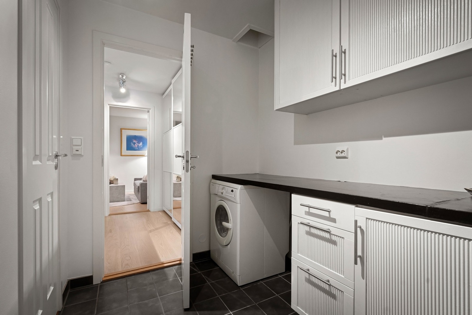 Praktisk vaskerom i kjeller. Galleribilde