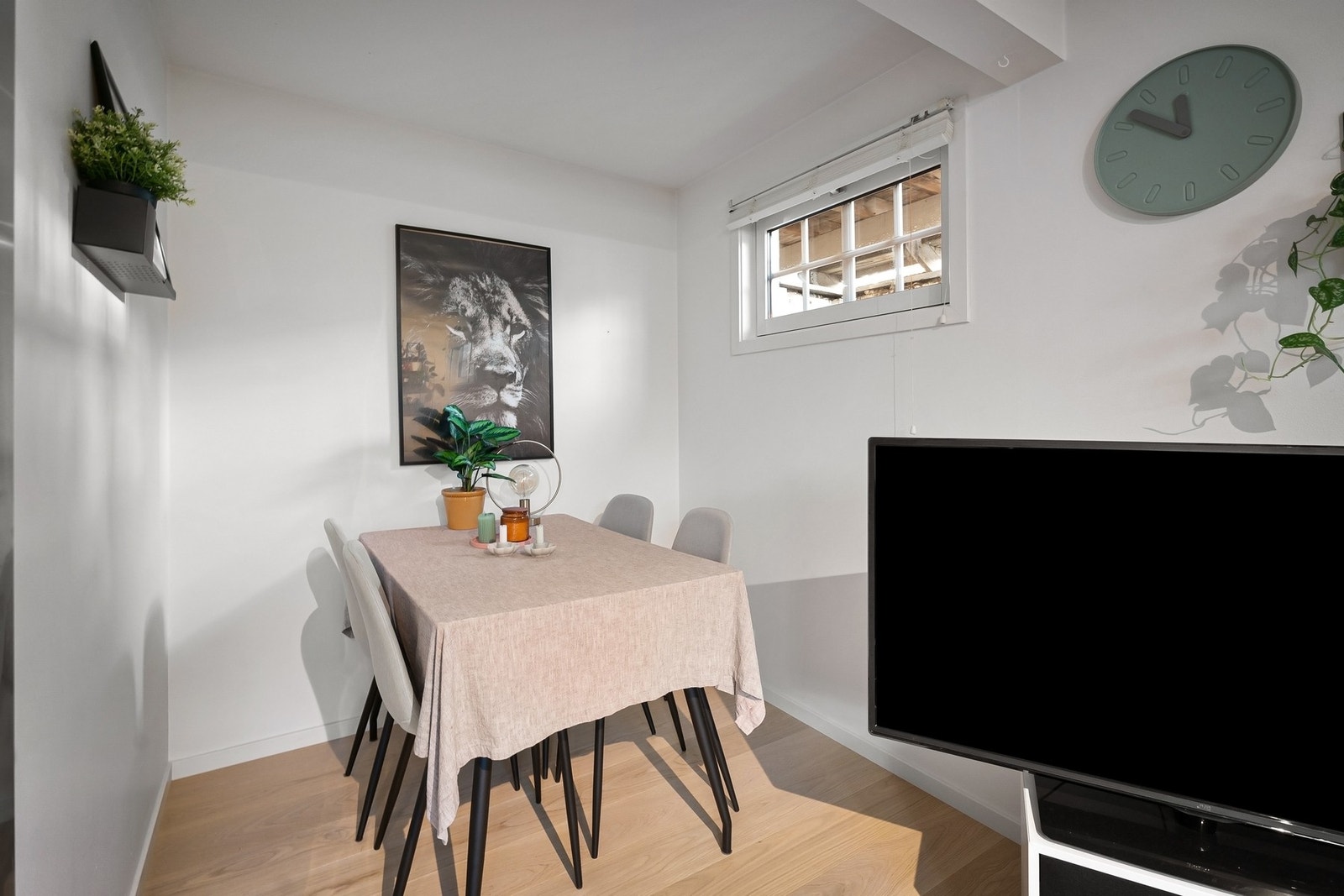 Separat del. Det gjøres oppmerksom på at denne delen ikke er godkjent for varig opphold. Galleribilde